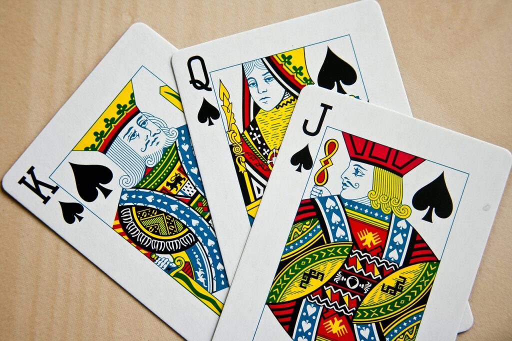 https://aquitaine.media.tourinsoft.eu/upload/playing-cards-167049-1280.jpg