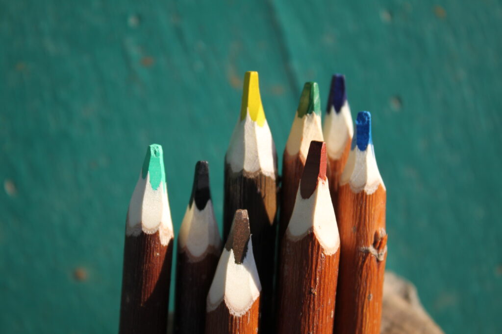https://cdt40.media.tourinsoft.eu/upload/8-couleurs-d-hiver-atelier-du-crayon.JPG