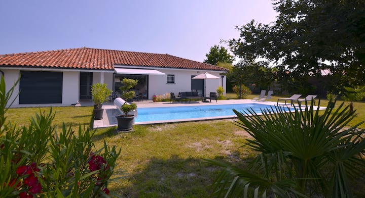 https://cdt40.media.tourinsoft.eu/upload/ULRICH-PISCINE1.jpeg