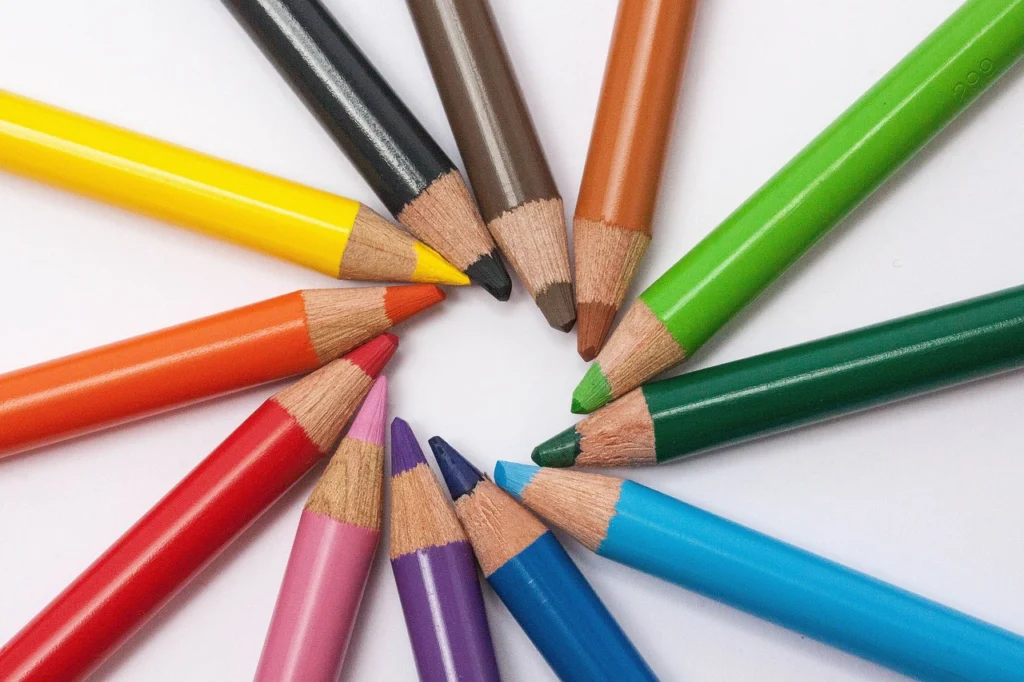 https://cdt40.media.tourinsoft.eu/upload/colored-pencils-374771-1280.jpg
