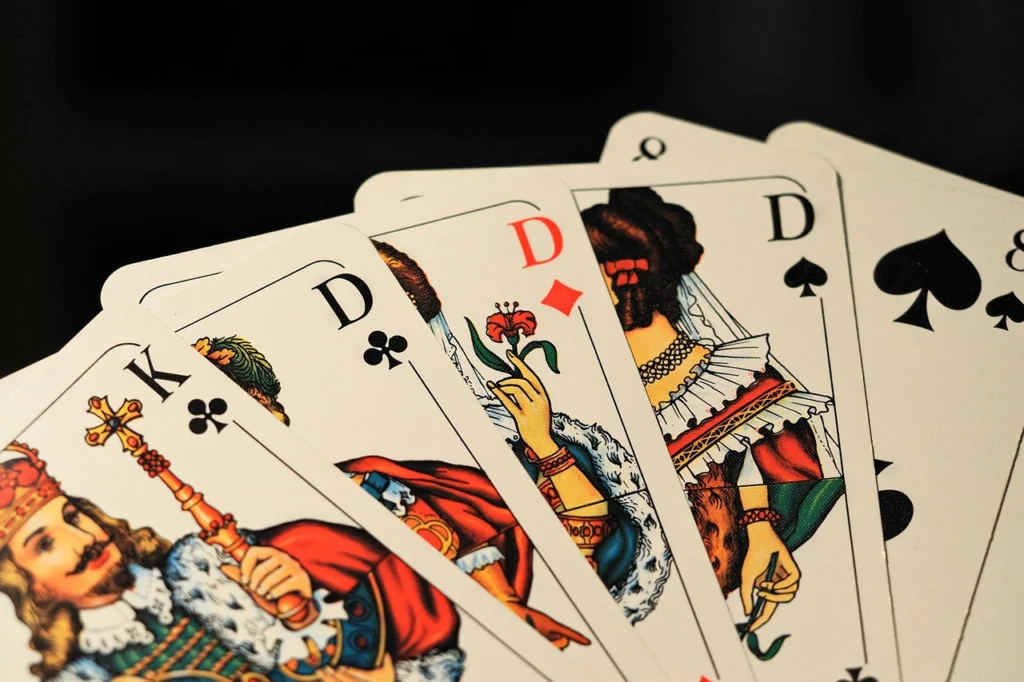 https://cdt40.media.tourinsoft.eu/upload/playing-cards-9322164-1280-2.jpg