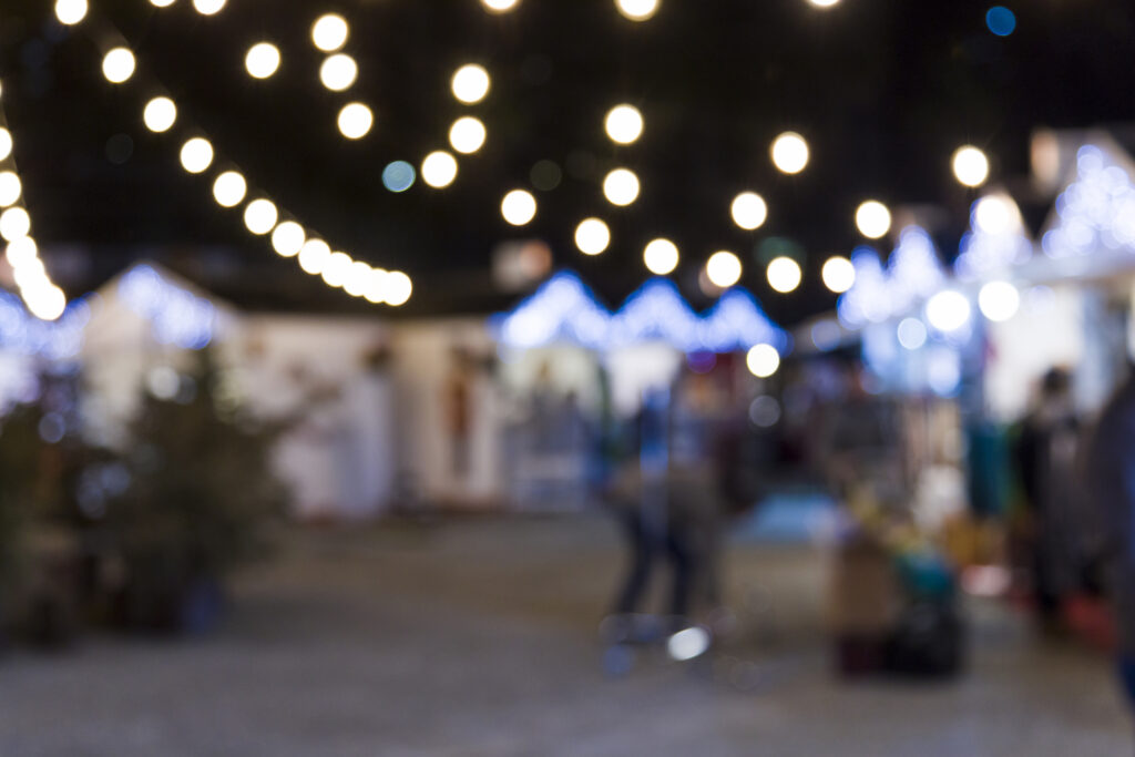 https://cdt64.media.tourinsoft.eu/upload/blurred-city-lights.jpg