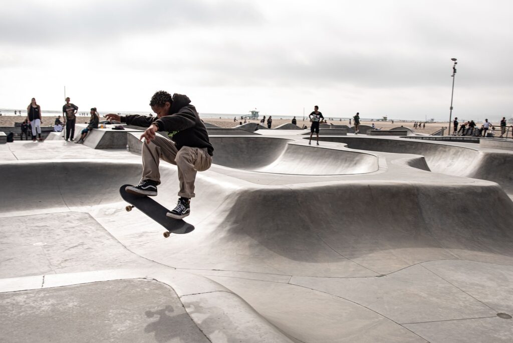 https://cdt64.media.tourinsoft.eu/upload/ottawagraphics-skater-4618922-1920.jpg
