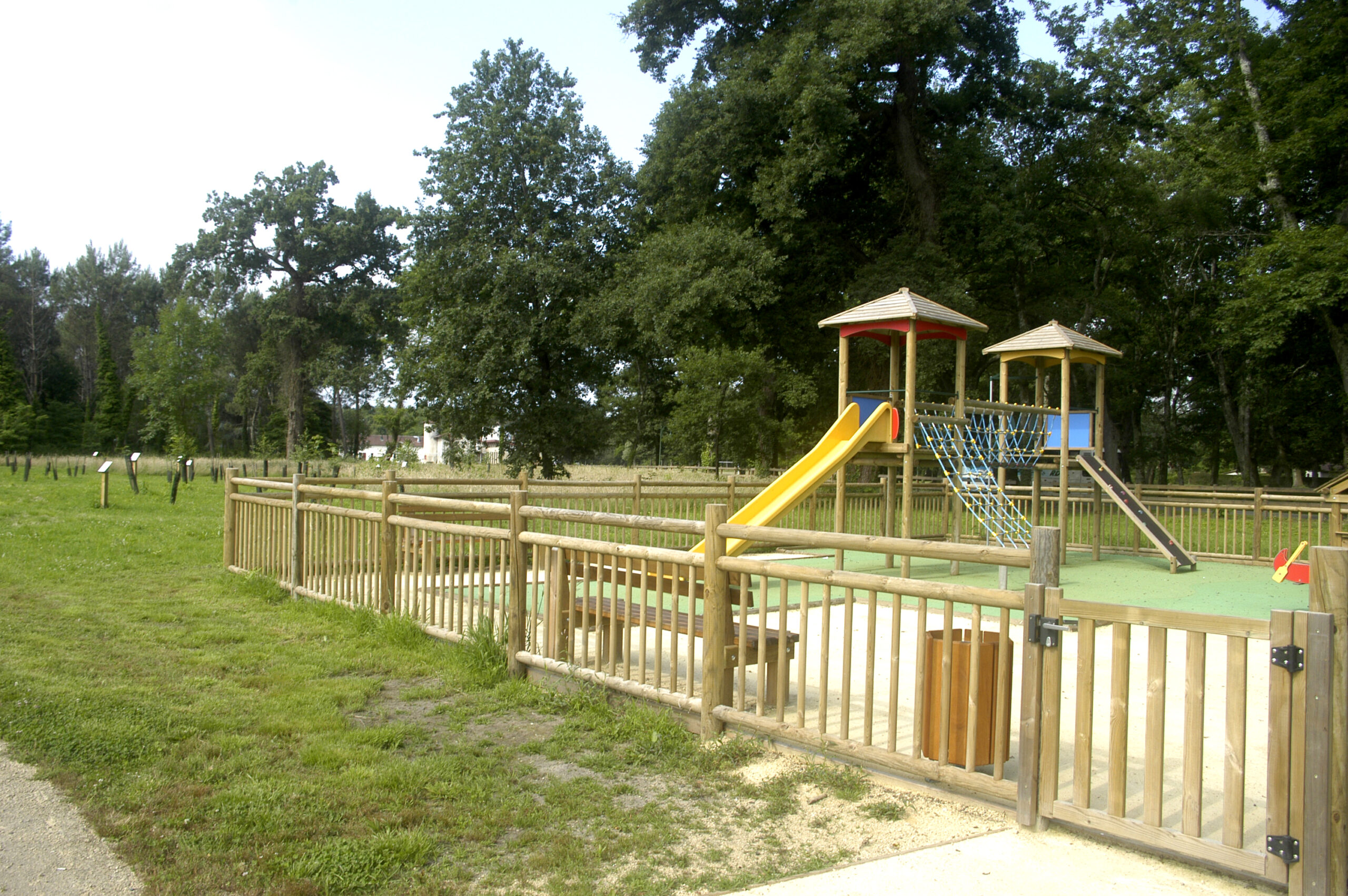 Aire de jeux à l’arborétum de Moré