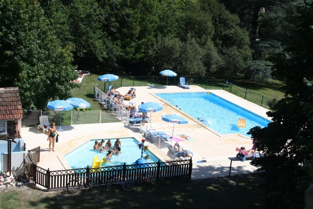 https://cdt24.media.tourinsoft.eu/upload/CDT-40-tfinal-Le-Clave-Piscine.jpg