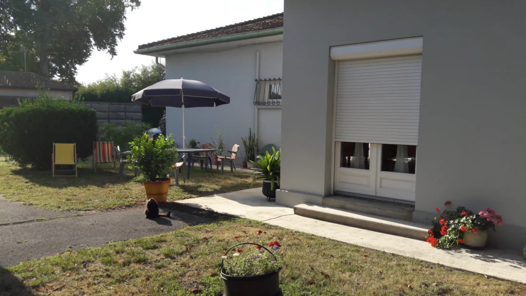 https://cdt24.media.tourinsoft.eu/upload/La-mongesse-jardin-1-2.jpg